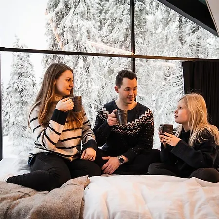 Rezort Magical Pond Nature Igloos Ruka